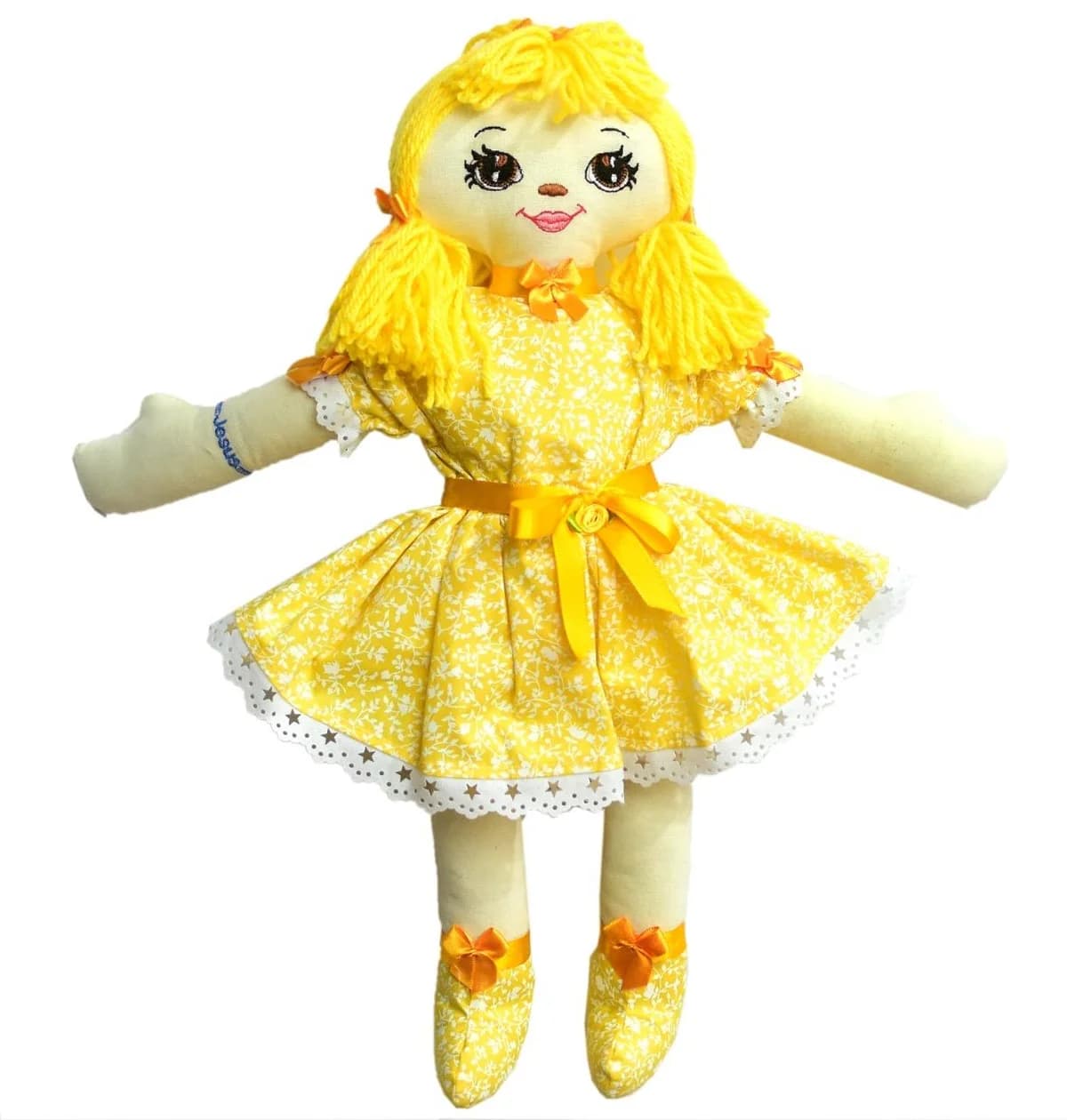 Boneca Rebeca: Cabelos amarelos, vestido amarelo com pequenas flores brancas e laços dourados.